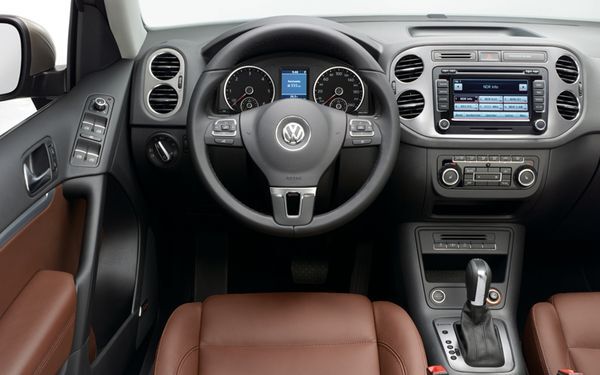 2012-volkswagen-tiguan-interior-dash 2012-volkswagen-tiguan-interior-dash