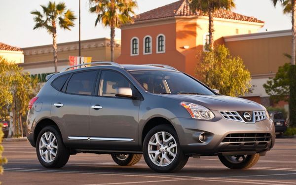 2012-Nissan-Rogue-front-three-quarters-1024x640