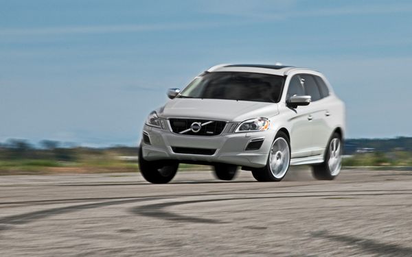 2012-Volvo-XC60-R-Design-with-Polestar-front-three-quarters-in-motion 2012-Volvo-XC60-R-Design-with-Polestar-front-three-quarters-in-motion