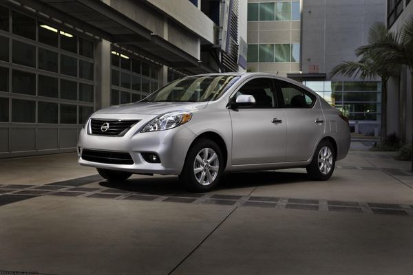 2012-Nissan-Versa-Wallpaper-01 2012-Nissan-Versa-Wallpaper-01