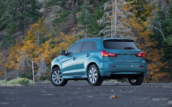 2012-Mitsubishi-Outlander-Sport-rear-side-view-1024x640
