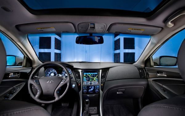 2012-Hyundai-Sonata-cockpit-1-1024x640