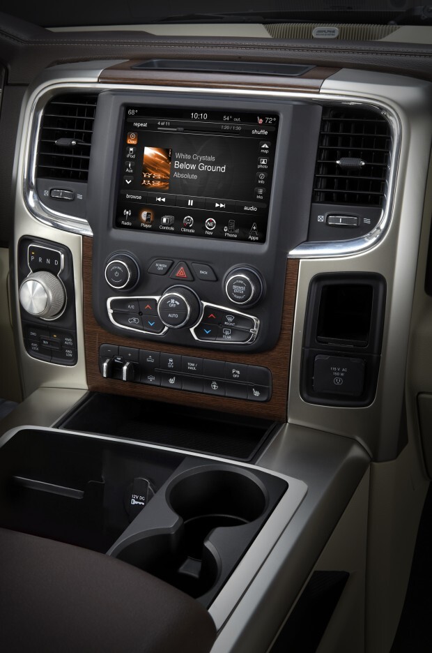 2013 Ram 1500 Uconnect & Gear Knob