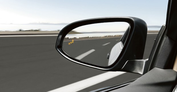 2012 toyota camry hybrid blind spot