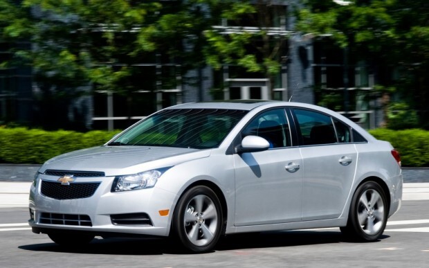 2012-Chevrolet-Cruze-LT-front-three-quarter-1024x640