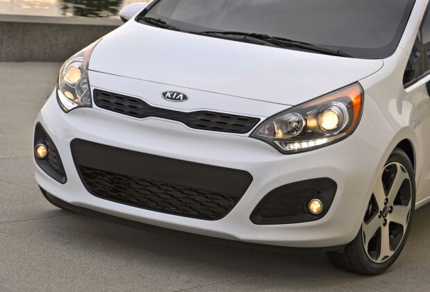 2013_kia_rio_5-door_hatchback_sx_frnt_dtl