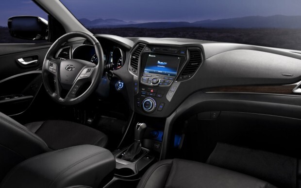 2013-Hyundai-Santa-Fe-Sport-interior-dashboard-1024x640