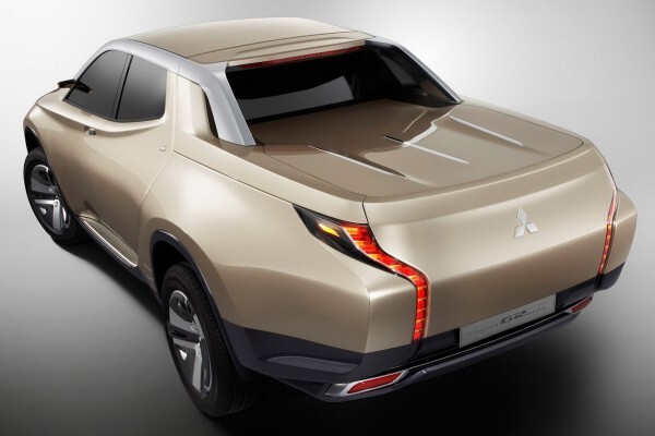 Mitsubishi-Hybrid-Pickup-4[2]