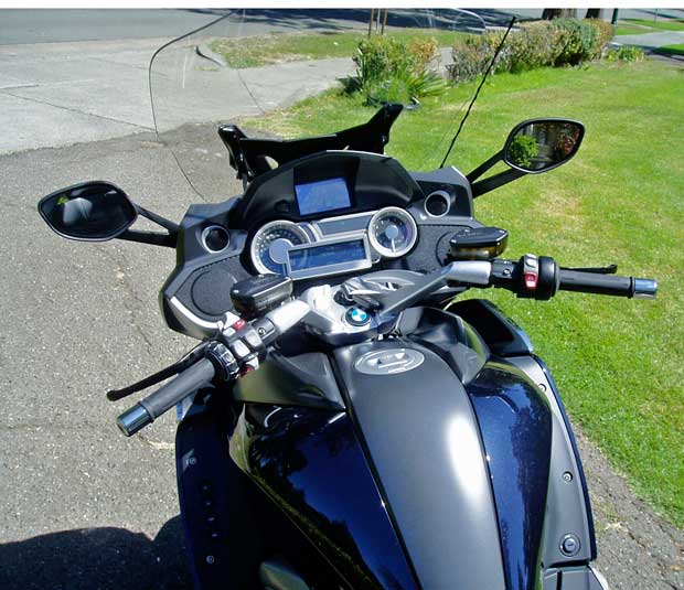2012-BMW-K1600-GTL-Cntrls
