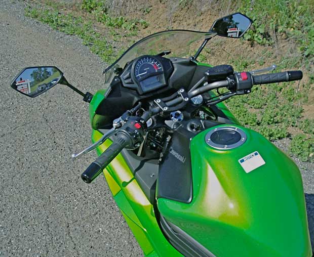 2012-Kawasaki-Ninja-650-Cntrls