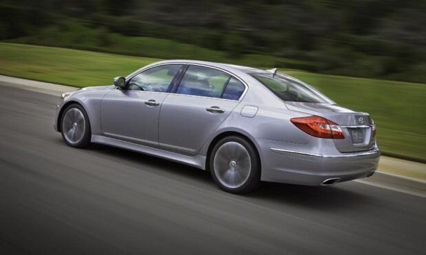 2013-Hyundai-Genesis-sedan
