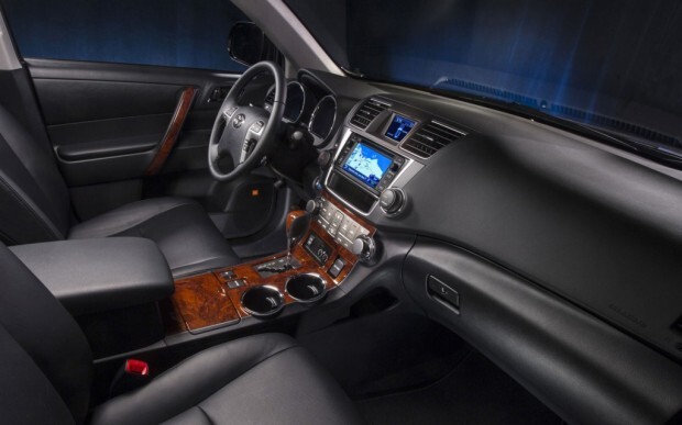 2013-Toyota-Highlander-Hybrid-interior-2-1024x640