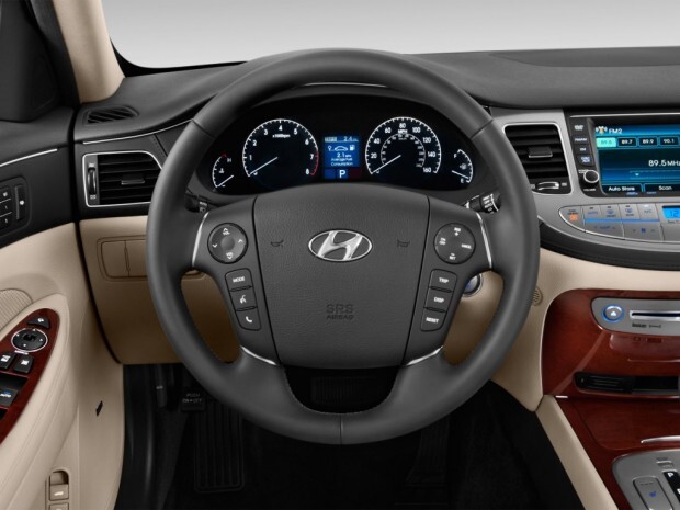 2013-hyundai-genesis-4-door-sedan-v6-3-8l-steering-wheel_100413782_l