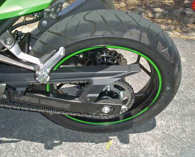 2013-Kawasaki-Ninja300-RWhl