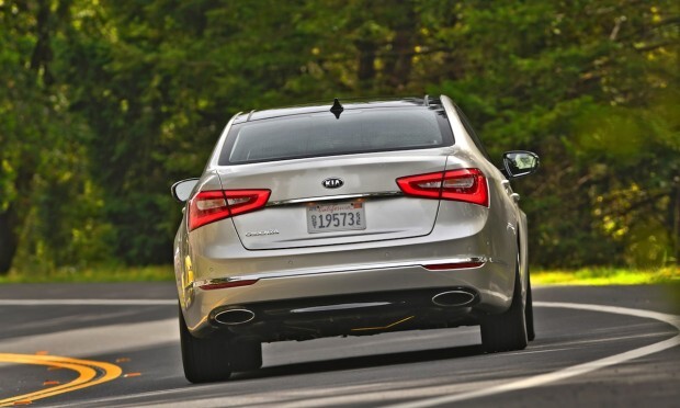 2014 kia cadenza rear tail