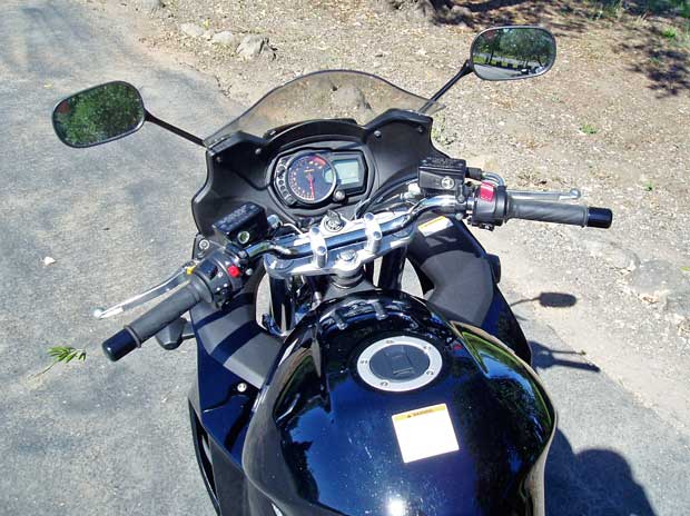 11-Suzuki-GSX-1250-FA-Cntrls