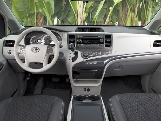 2013+Toyota+Sienna+interior+shot