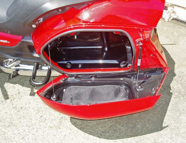 2013-Honda-Gold-Wing-F6B-LSBG
