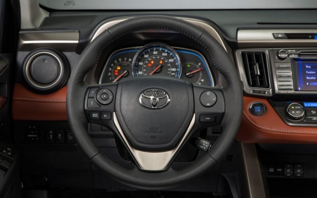 2013-Toyota-RAV4-cockpit1-1024x640