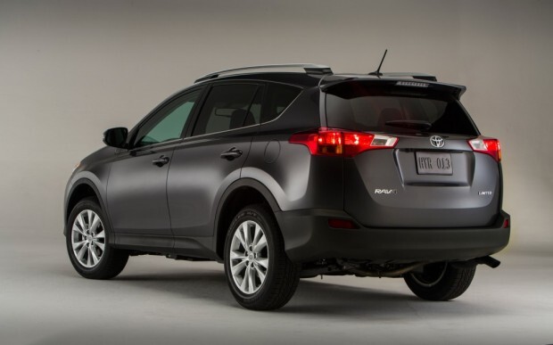 2013-Toyota-RAV4-rear-three-quarter-1024x640