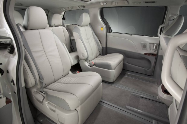 2013-Toyota-Sienna-Minivan-Image-i019