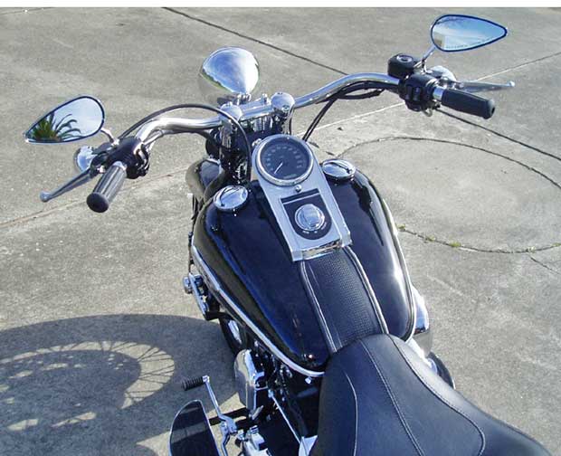 H-D-Softail-Springer-Classic-Cntrls