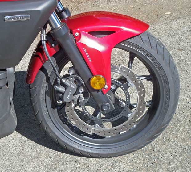 Honda-CTX-700D-FWhl