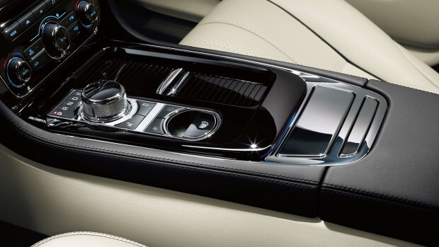 2013_jaguar_xj_console_center
