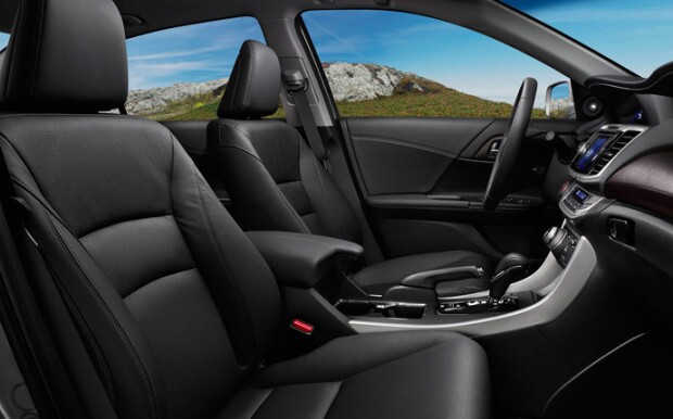 2014-honda-accord-hybrid-sedan-cabin