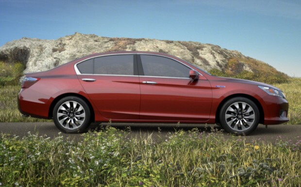 2014-honda-accord-hybrid-sedan-charging