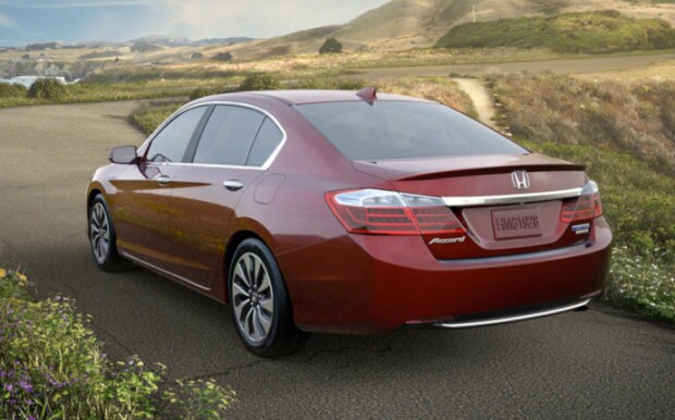 2014-honda-accord-hybrid-sedan-driving