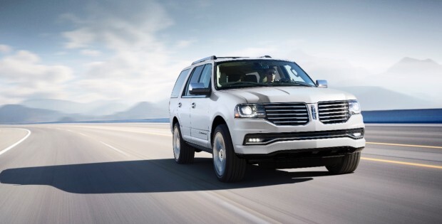 2015 lincoln navigator driving