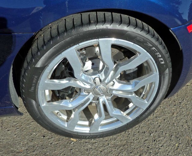 Audi-R8-V10-Spyder-Whl