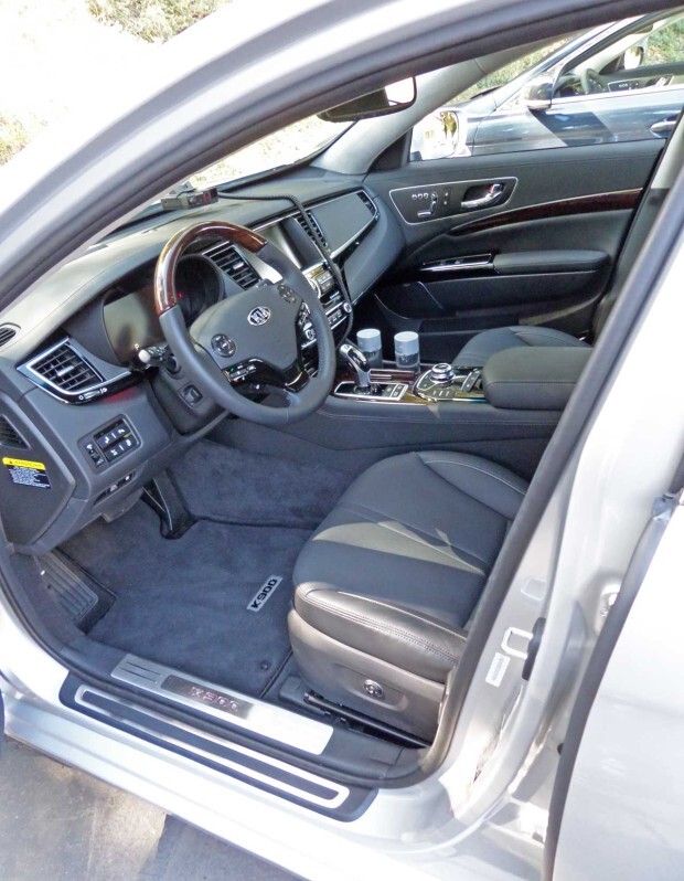 2015-Kia-K900-FFInterior