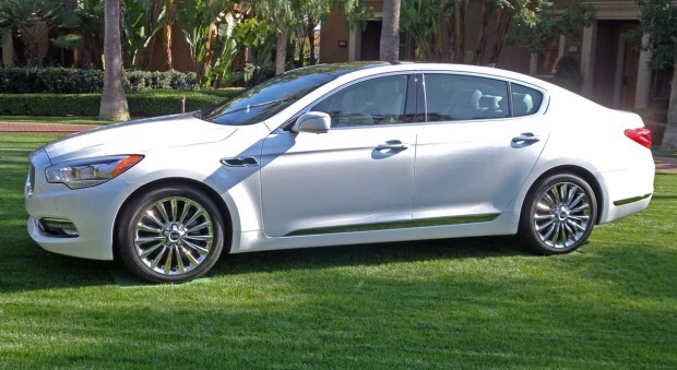 2015-Kia-K900-LS-Profile