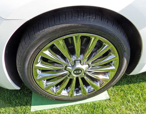 2015-Kia-K900-Wheel