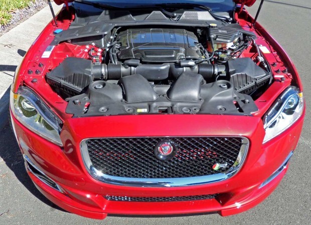 Jaguar-XJR-Engine