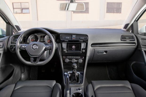 2015_volkswagen_golf_tdi_interior
