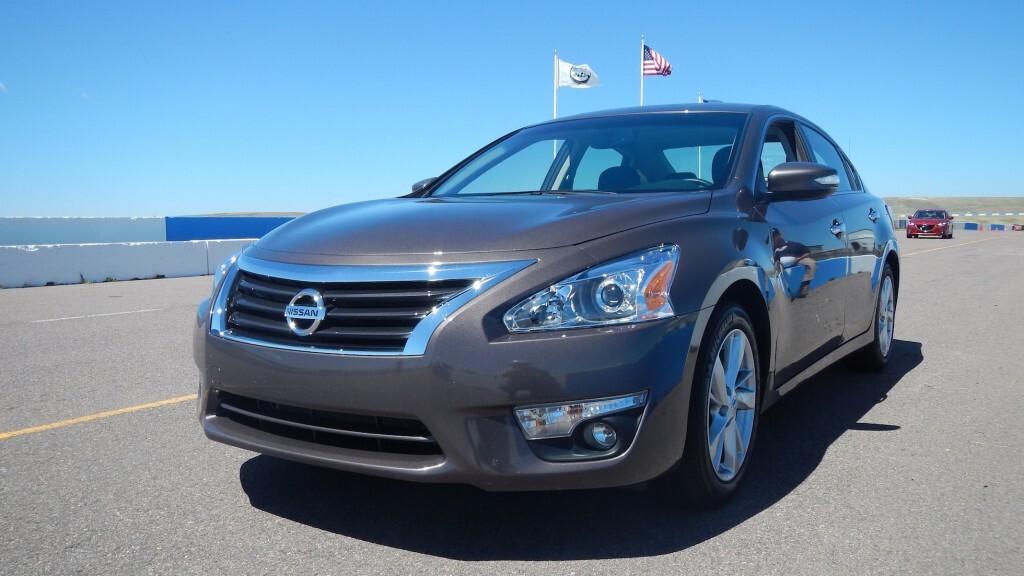 2014 nissan altima race track lap