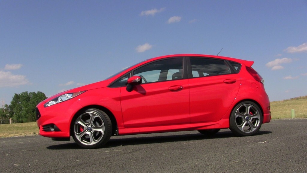 2014_ford_fiesta_st_side