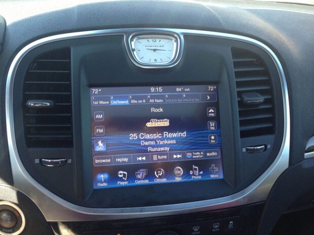 Chrysler-300c-Uconnect