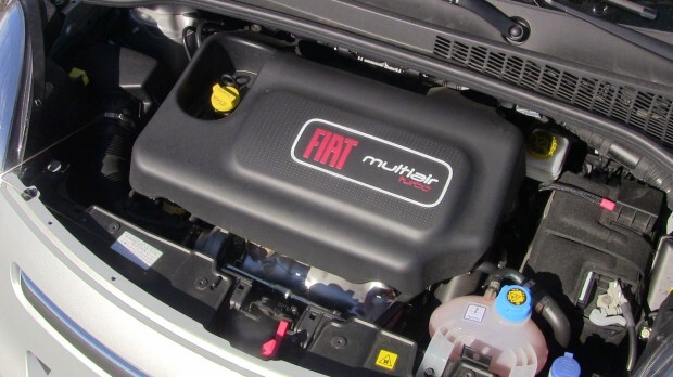 2014_fiat_500L_engine_motor