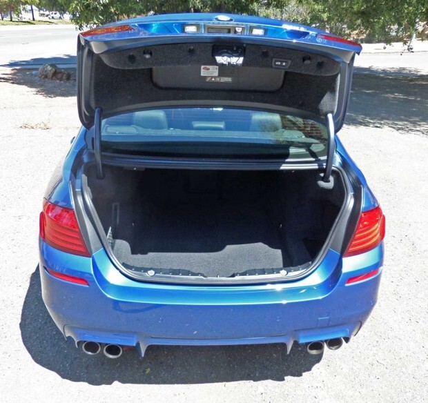 BMW-M5--Trnk