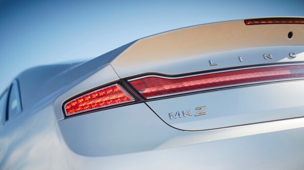 2014_Lincoln_MKZ_rear_badge