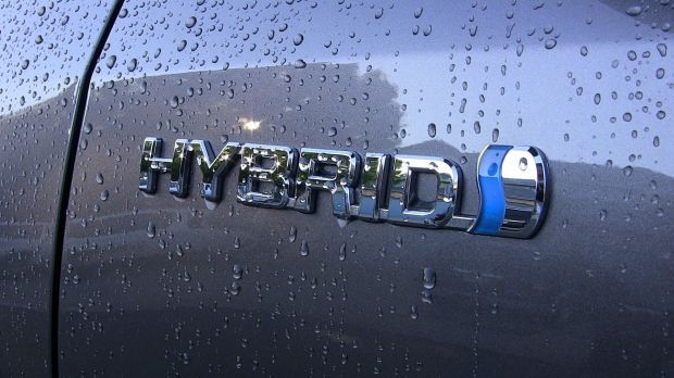2014_toyota_highlander_hybrid_rain_drops