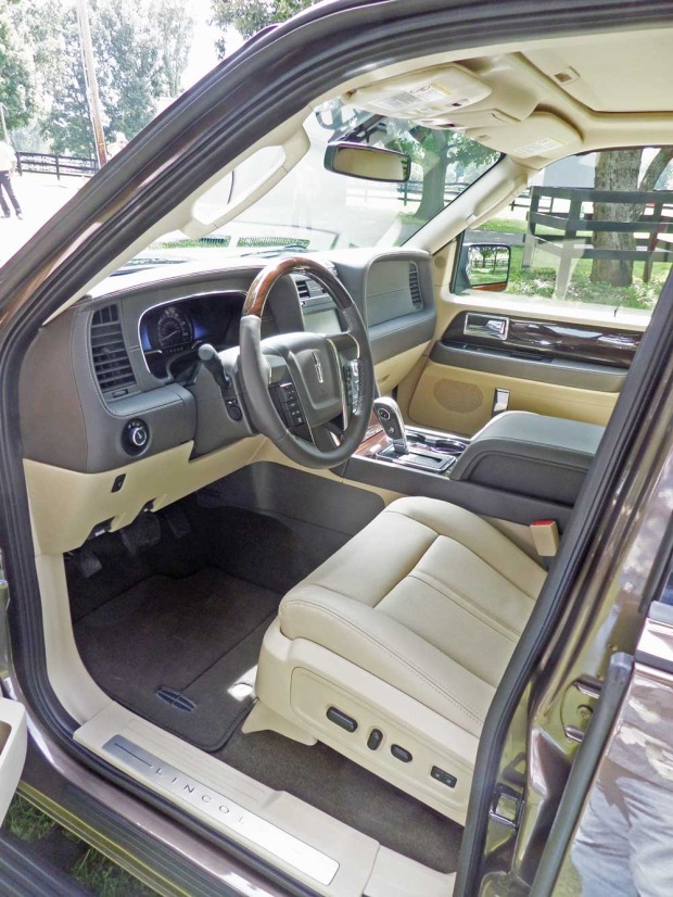 Lincoln-Navigator-Int
