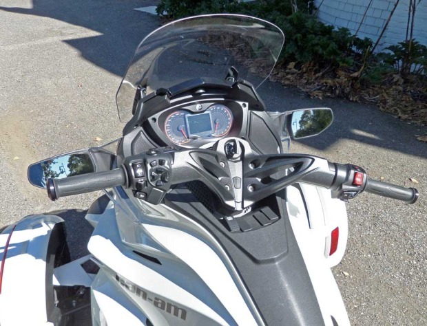 Can-Am-Spyder-Cntrls