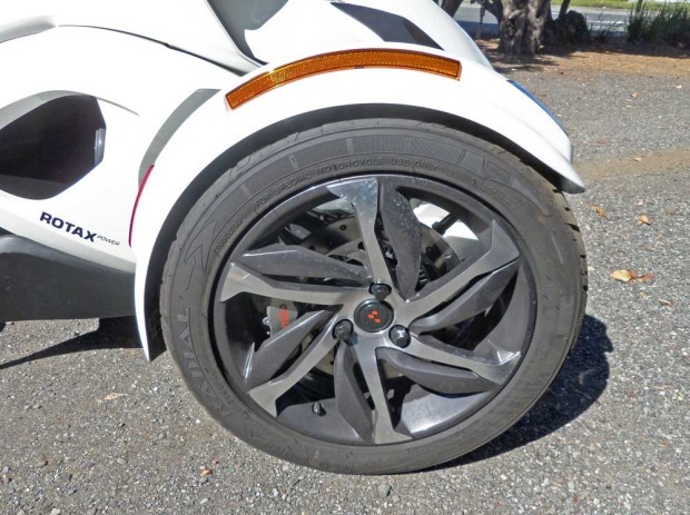 Can-Am-Spyder-FWhl