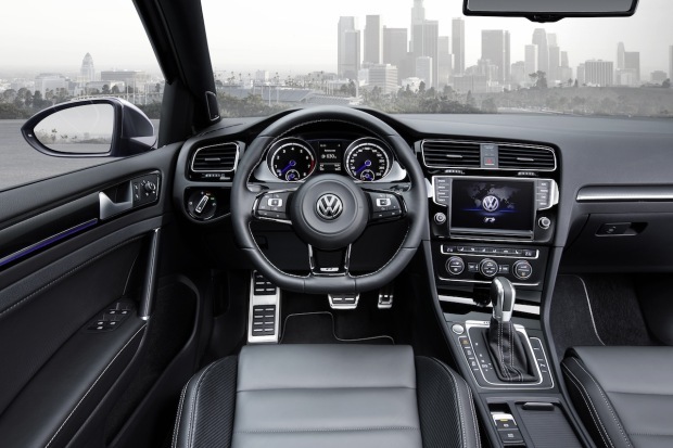 vw_golf_r_wagon_inerior_dash_steering