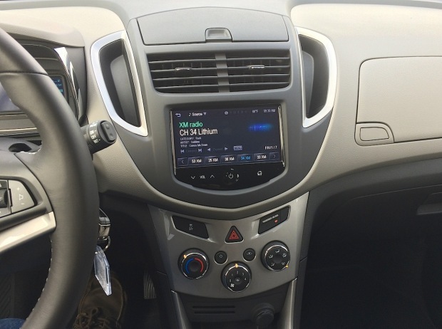 2015_chevy_trax_center_console